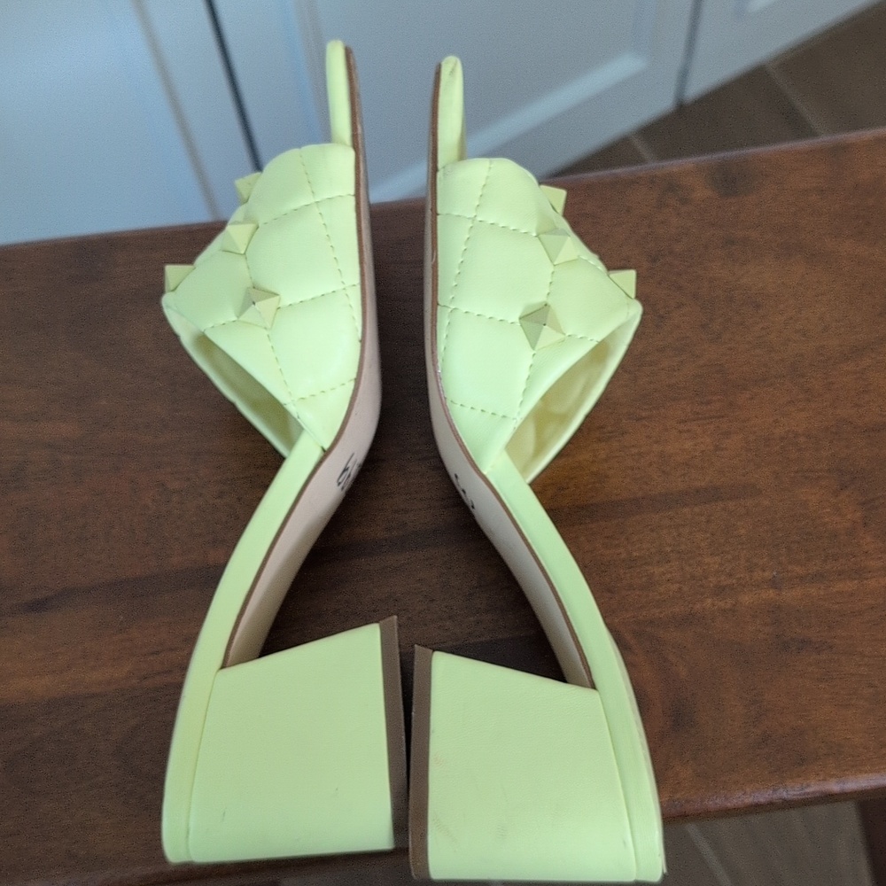 Marc Fisher Lemon Quilted  Spiked Block Heel Mule Shoes Size 7 - Picture 5 of 8